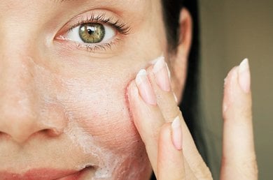 Hoe rimpels op natuurlijke wijze verminderen: effectieve tips en methoden